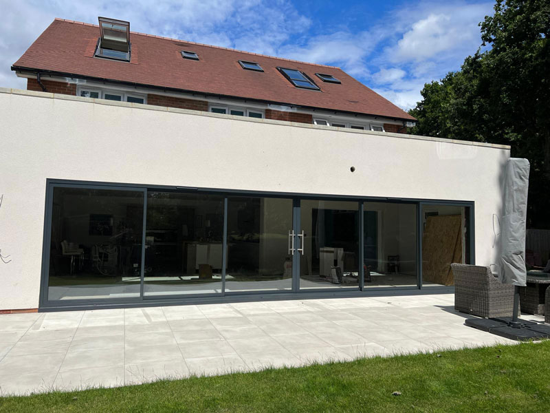 Corner bifold doors